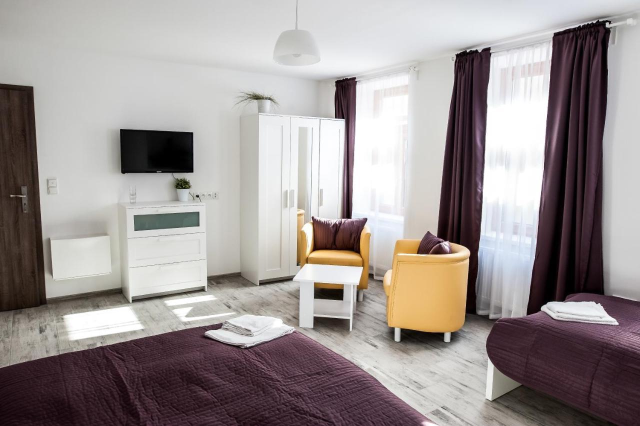 Hotel Rezidence Cerny Medved à Znojmo Extérieur photo