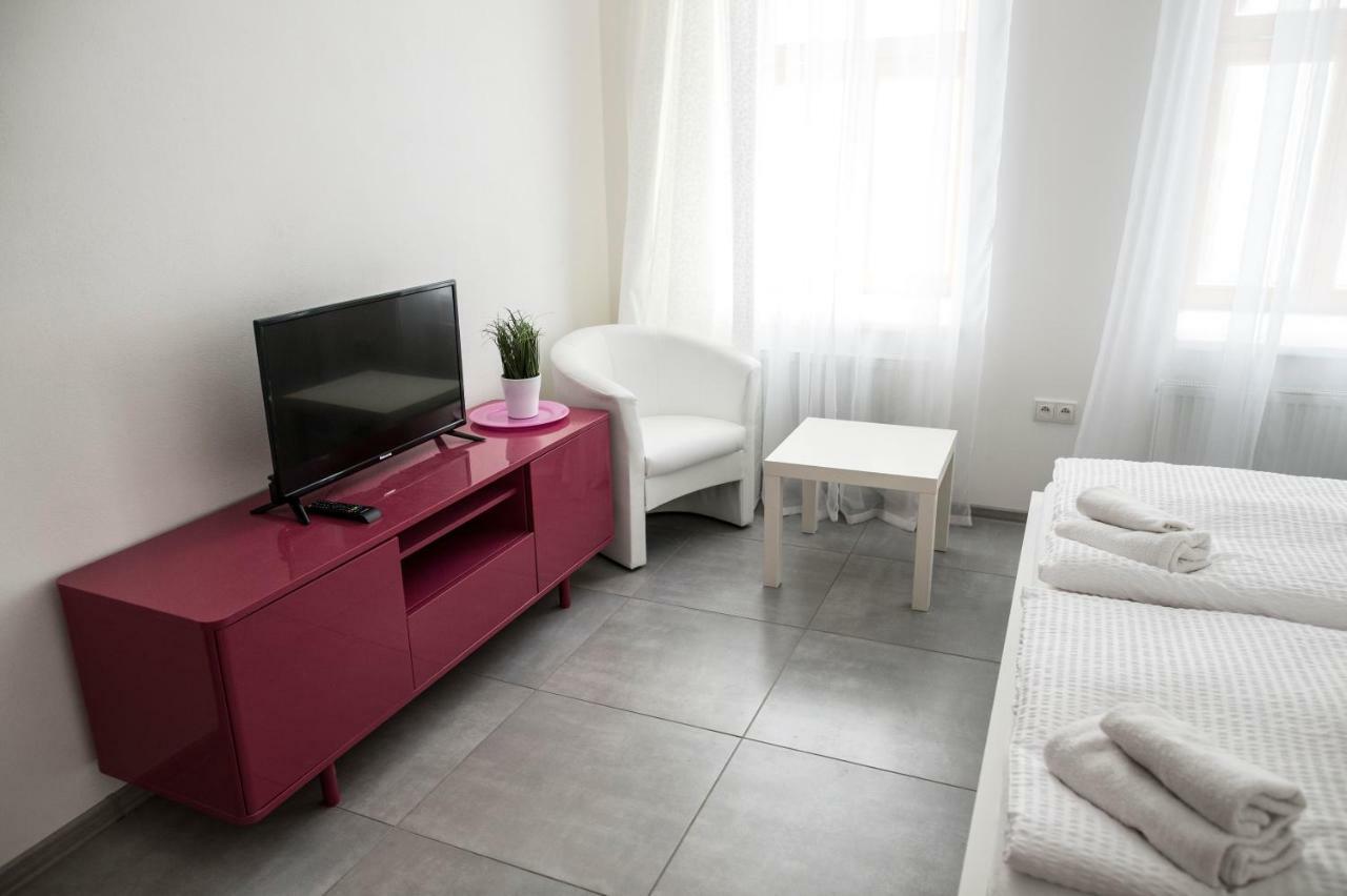 Hotel Rezidence Cerny Medved à Znojmo Extérieur photo