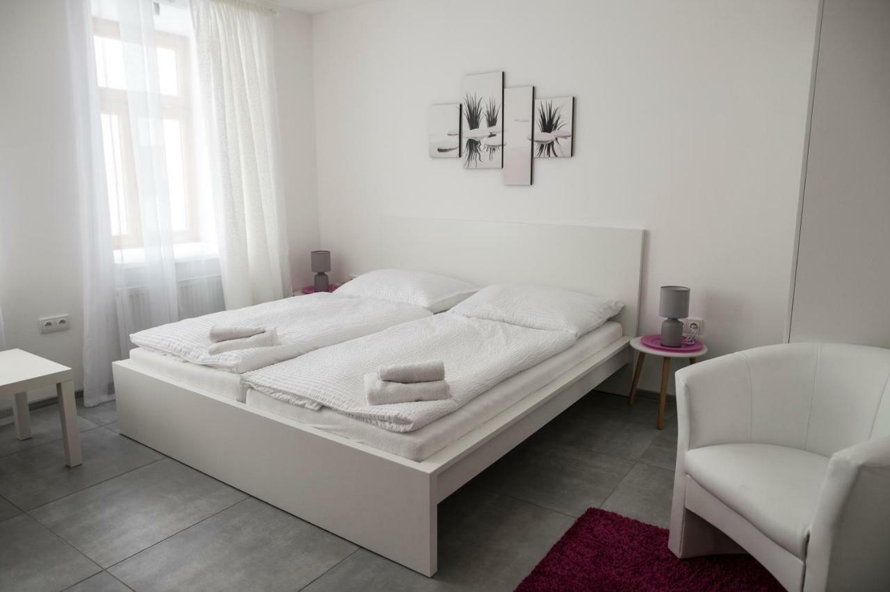 Hotel Rezidence Cerny Medved à Znojmo Extérieur photo